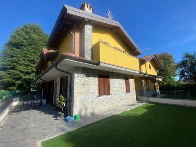 Villetta bifamiliare in vendita di 180 m²