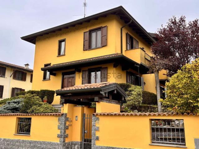 Villetta bifamiliare in vendita di 180 m²