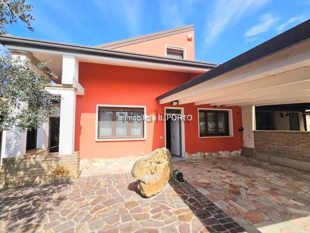 Villetta bifamiliare in vendita di 180 m²