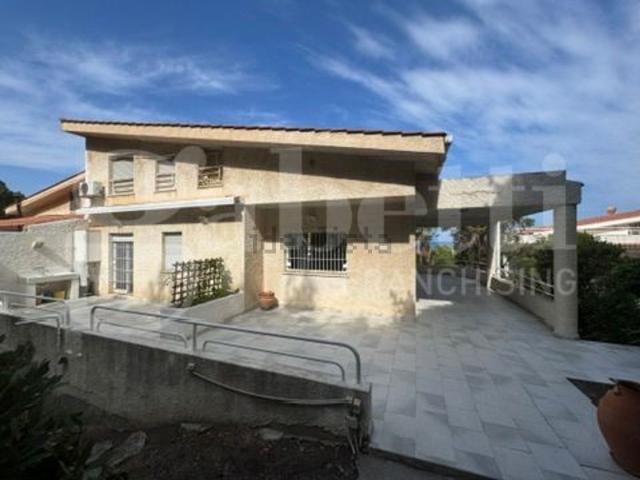 Villetta bifamiliare in vendita di 181 m² in Strada Statale 113 Dir, 78