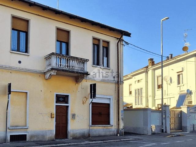 Villetta bifamiliare in vendita di 181 m² in Via Tiro a Segno, 4