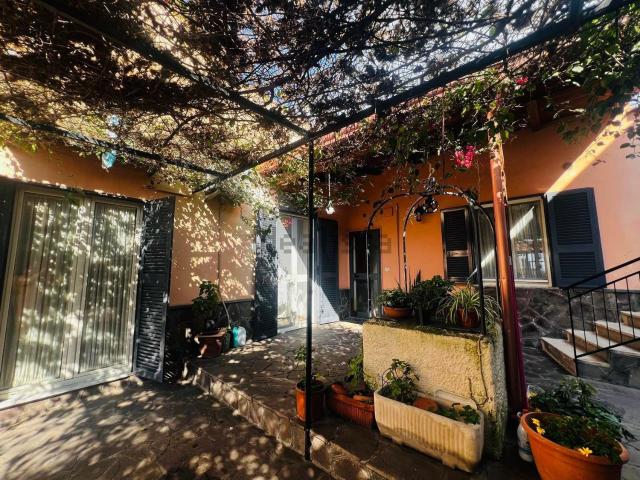 Villetta bifamiliare in vendita di 181 m² in Via Cappella degli Orefici