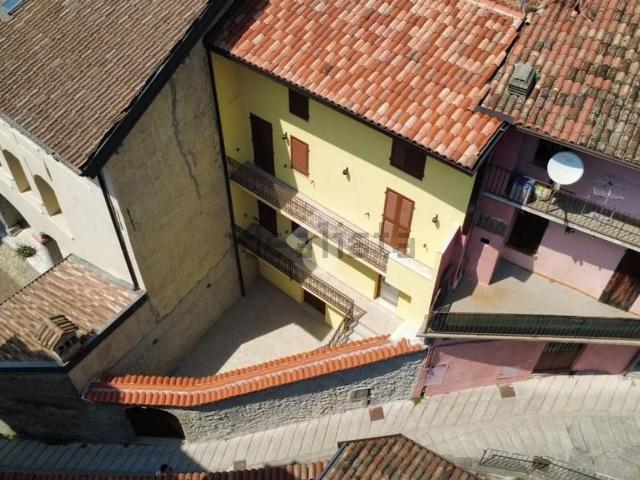 Villetta bifamiliare in vendita di 181 m² in Via Corte