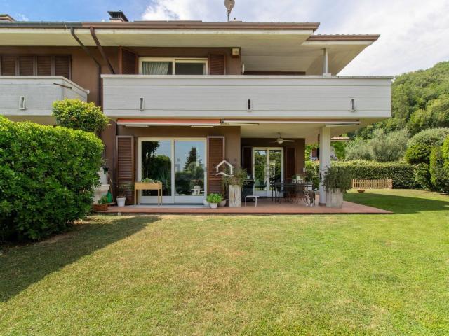 Villetta bifamiliare in vendita di 181 m² in Via Fontanelli, 1