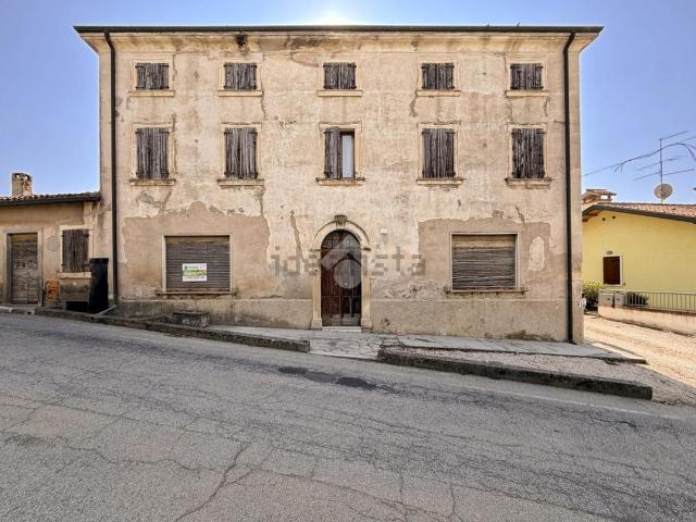 Villetta bifamiliare in vendita di 181 m² in Via San Pietro, 19