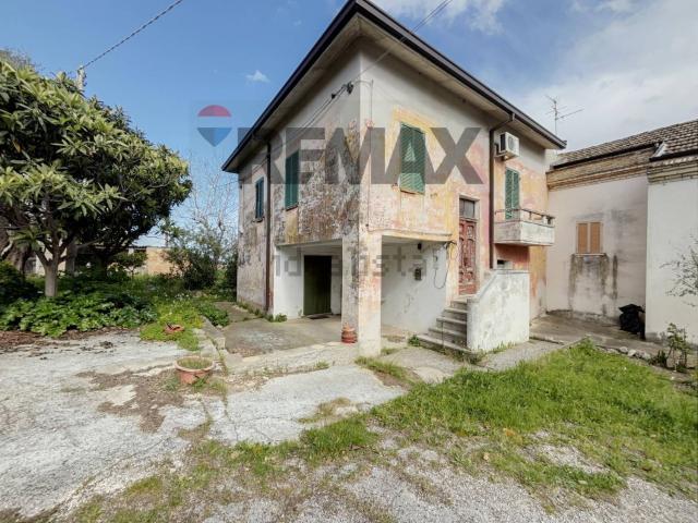 Villetta bifamiliare in vendita di 181 m² in Via Sabatiniello, 8
