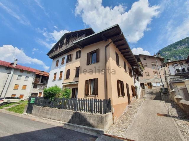 Villetta bifamiliare in vendita di 182 m² in Borgo Tredolo, 190