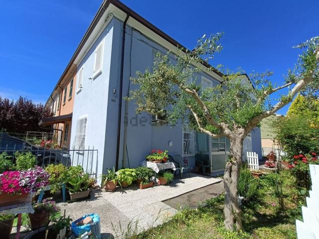 Villetta bifamiliare in vendita di 182 m² in Via Baldini Nullo, 1