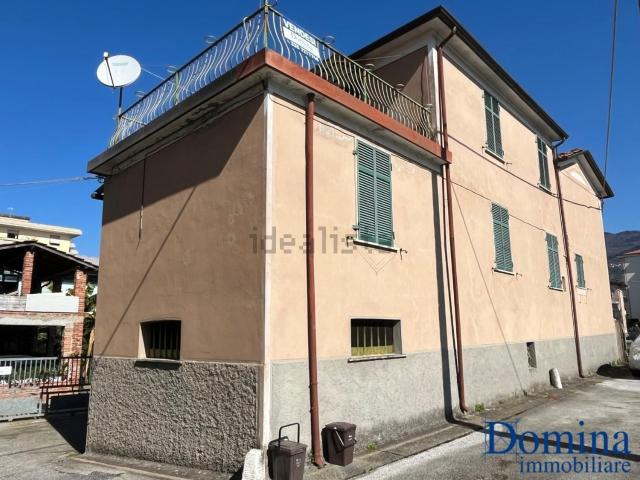 Villetta bifamiliare in vendita di 182 m² in Via dei Saraceni, 54100