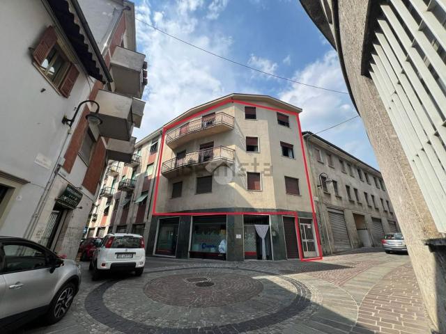 Villetta bifamiliare in vendita di 182 m² in Via Giovanni XXIII, 1