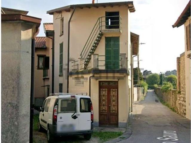 Villetta bifamiliare in vendita di 182 m² in Via Nazario Sauro, 27