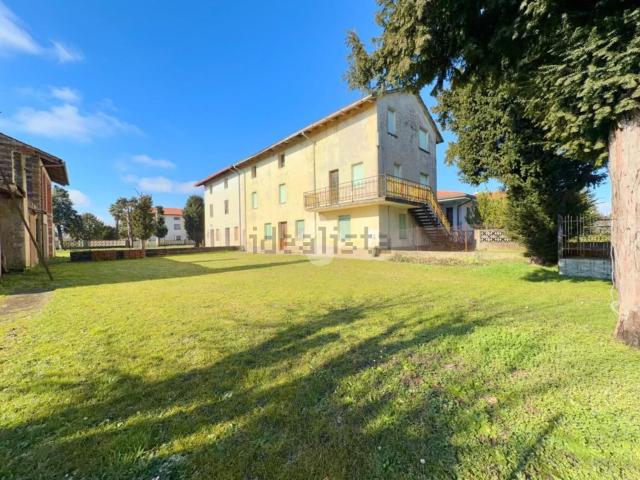 Villetta bifamiliare in vendita di 182 m² in Via Ronchis, 5
