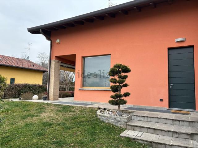 Villetta bifamiliare in vendita di 187 m² in Via Alcide de Gasperi