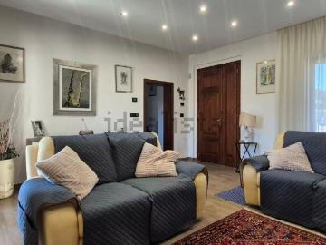 Villetta bifamiliare in vendita di 184 m² in Via Indipendenza