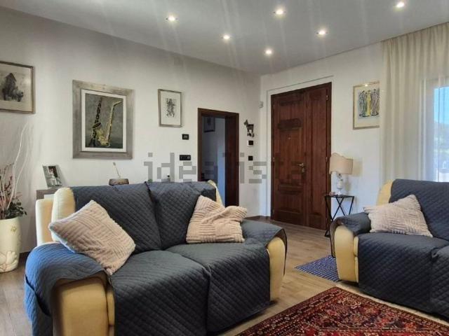 Villetta bifamiliare in vendita di 184 m² in Via Indipendenza