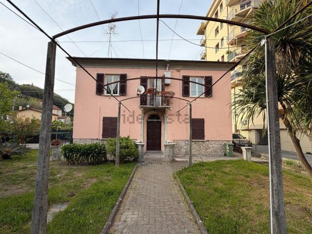 Villetta bifamiliare in vendita di 184 m² in Via Provinciale