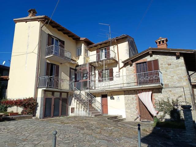 Villetta bifamiliare in vendita di 185 m² in Frazione Perducco, 32