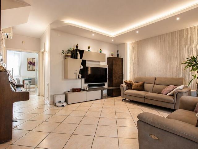 Villetta bifamiliare in vendita di 185 m² in Via Vallisneri