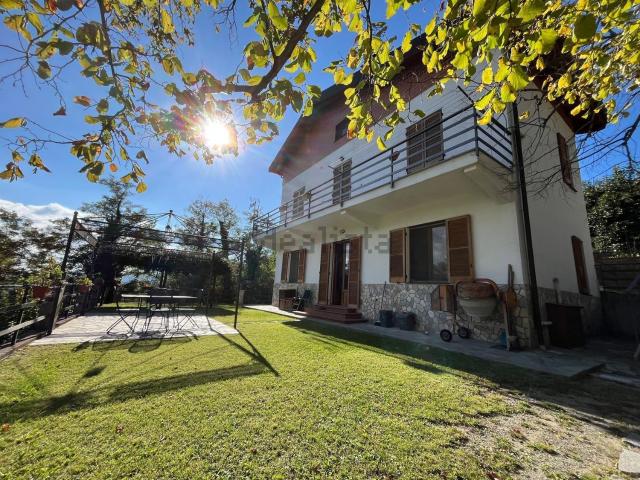 Villetta bifamiliare in vendita di 185 m² in Via XXV Aprile, 28