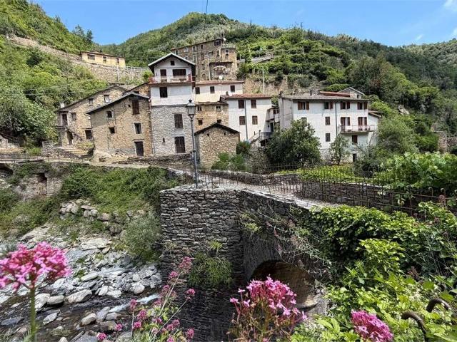 Villetta bifamiliare in vendita di 185 m² in Via Borghetto