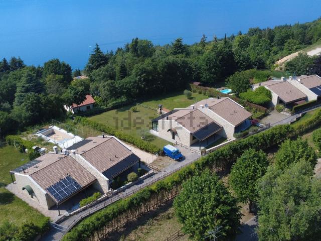 Villetta bifamiliare in vendita di 185 m² in Via Cà Schena, 2