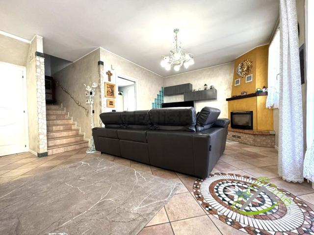 Villetta bifamiliare in vendita di 185 m² in Via Camponogara
