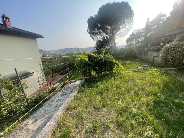 Villetta bifamiliare in vendita di 185 m² in Via del Chianti