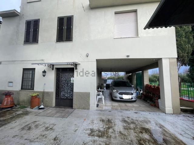 Villetta bifamiliare in vendita di 185 m² in Via Domenico Chelini Roma