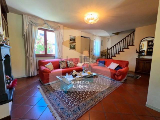 Villetta bifamiliare in vendita di 185 m² in Via Emanuele Balestrieri, 200