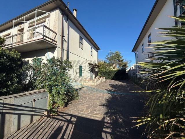 Villetta bifamiliare in vendita di 185 m² in Via Fiammetta