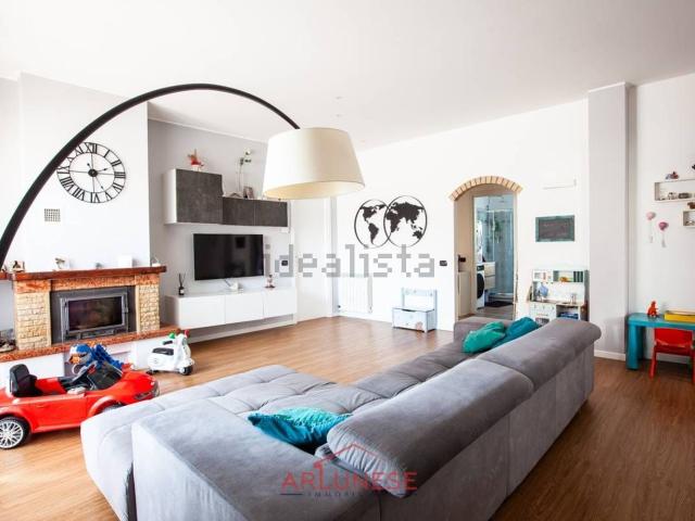 Villetta bifamiliare in vendita di 185 m² in Via Garibaldi, 52