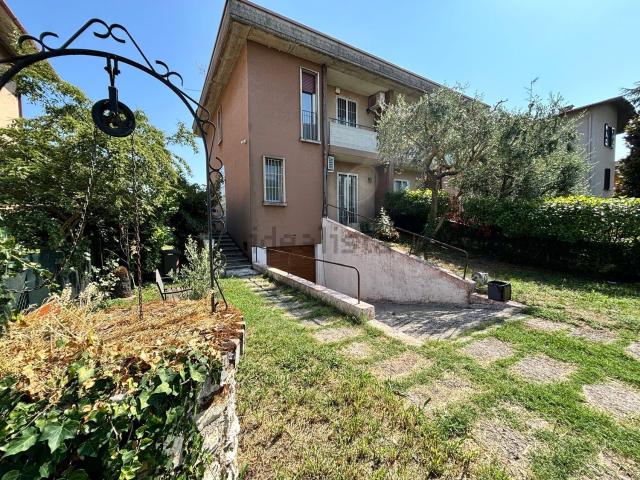 Villetta bifamiliare in vendita di 185 m² in Via Giuseppe di Vittorio