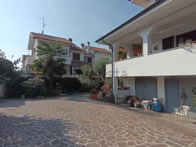 Villetta bifamiliare in vendita di 185 m² in Via Guglielmo Marconi, 14