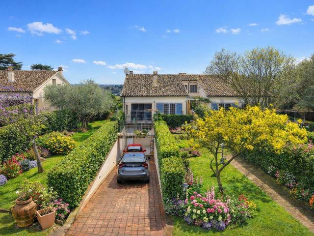 Villetta bifamiliare in vendita di 185 m² in Via Monte Caminetto, 18