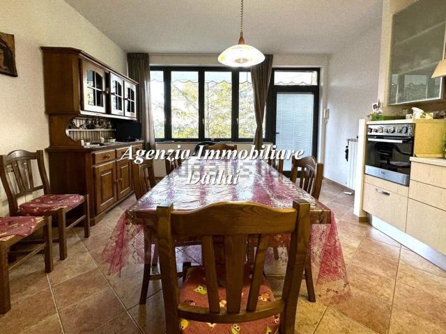 Villetta bifamiliare in vendita di 185 m² in Via Ponzalla