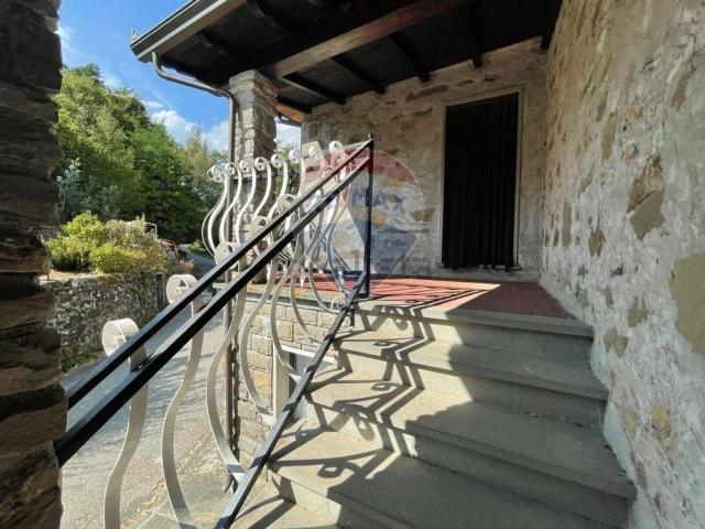 Villetta bifamiliare in vendita di 186 m² in Località Vetteglia, 74