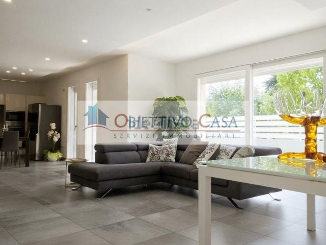 Villetta bifamiliare in vendita di 186 m² in Via Don Lorenzo Milani
