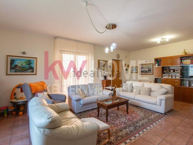 Villetta bifamiliare in vendita di 186 m² in Via Giuseppe di Vittorio