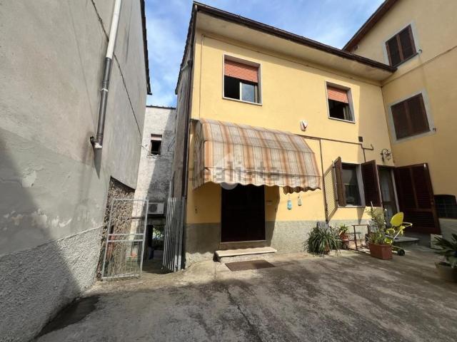 Villetta bifamiliare in vendita di 186 m² in Via Ilio Menicucci, 64