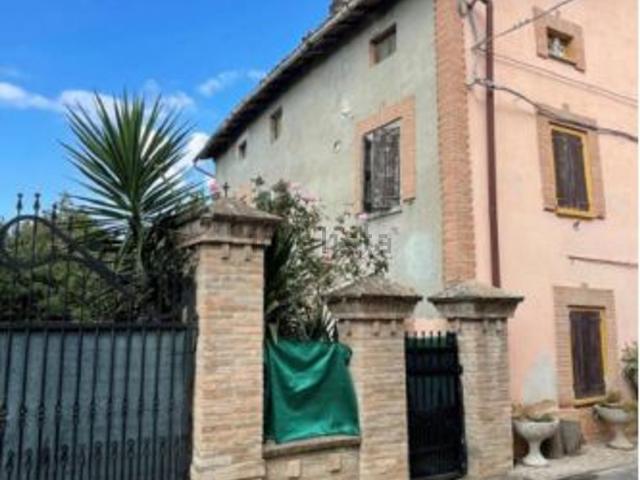 Villetta bifamiliare in vendita di 186 m² in Via Madonnina, 17