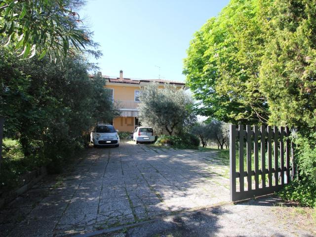 Villetta bifamiliare in vendita di 188 m² in Via Collina Italia, 396