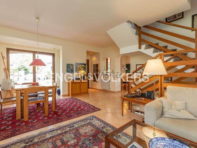 Villetta bifamiliare in vendita di 188 m² in Via della Pedica