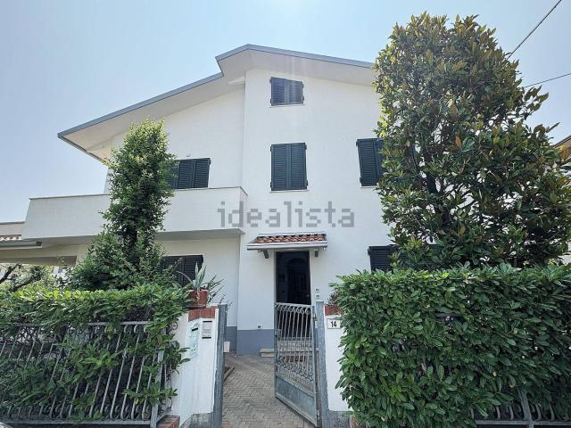 Villetta bifamiliare in vendita di 188 m² in Via Guevara Che, 3