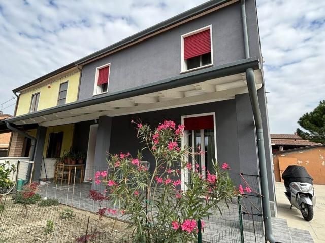 Villetta bifamiliare in vendita di 188 m² in Via M. Marchiori