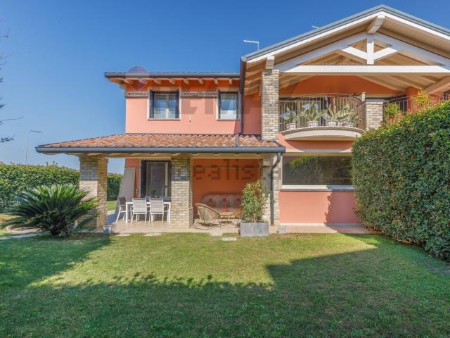 Villetta bifamiliare in vendita di 189 m² in Strada Giovanni Chiari, 16