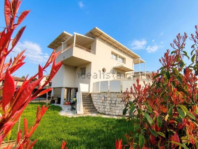 Villetta bifamiliare in vendita di 189 m² in Via Cartera