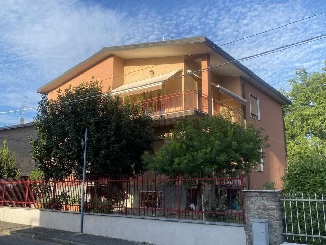 Villetta bifamiliare in vendita di 189 m² in Via G. Amendola, 17