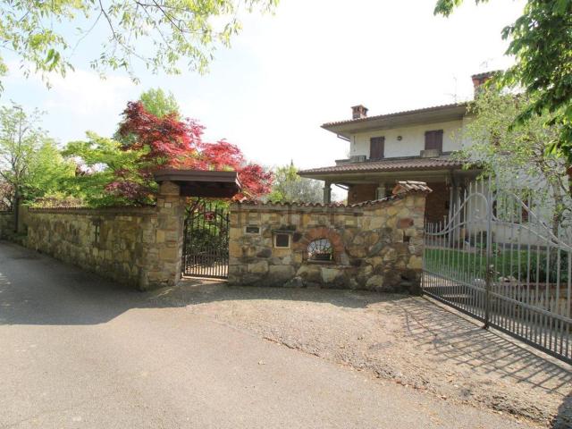 Villetta bifamiliare in vendita di 189 m² in Via Giovanni XXIII