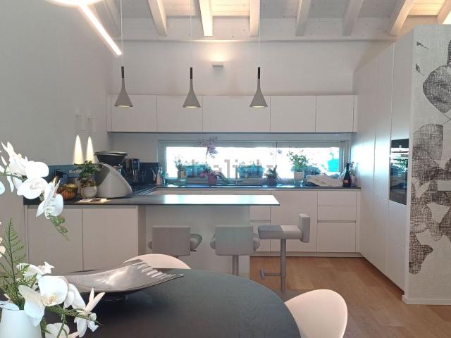 Villetta bifamiliare in vendita di 189 m² in Via Remis