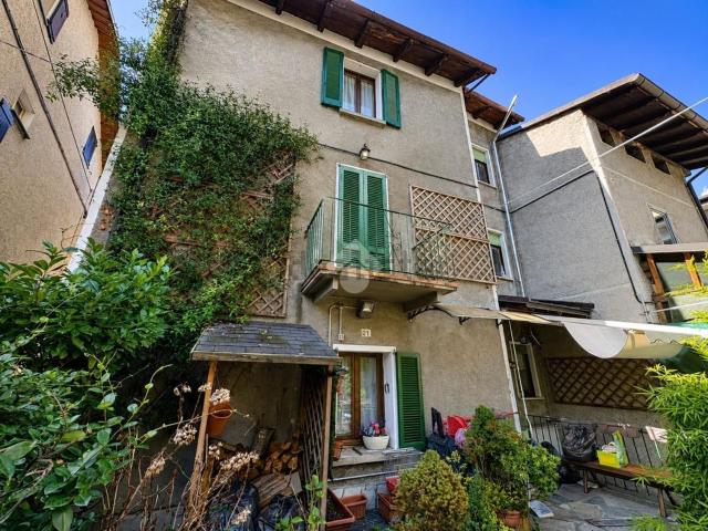Villetta bifamiliare in vendita di 189 m² in Via Roma, 21